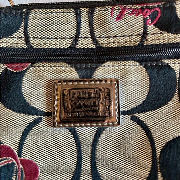 Coach Poppy Wristlet - Picture 8 of 8